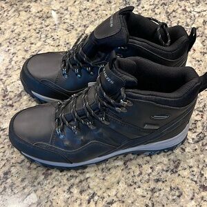 Skechers men’s size 11 waterproof hiking boots NWT